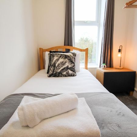 Fairways View - Spacious Apartment - Sleeps 6 - Lovely Views - By Rework Accommodation Хойлейк Екстериор снимка