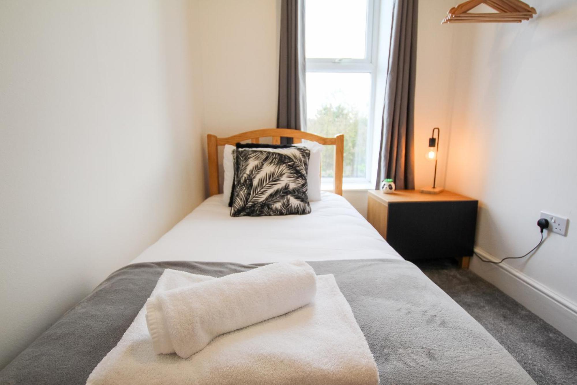 Fairways View - Spacious Apartment - Sleeps 6 - Lovely Views - By Rework Accommodation Хойлейк Екстериор снимка