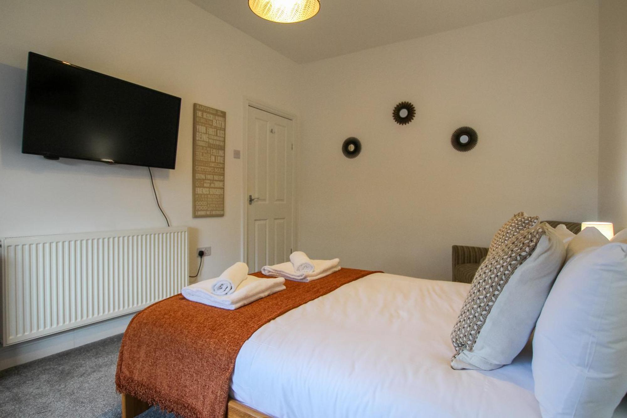 Fairways View - Spacious Apartment - Sleeps 6 - Lovely Views - By Rework Accommodation Хойлейк Екстериор снимка