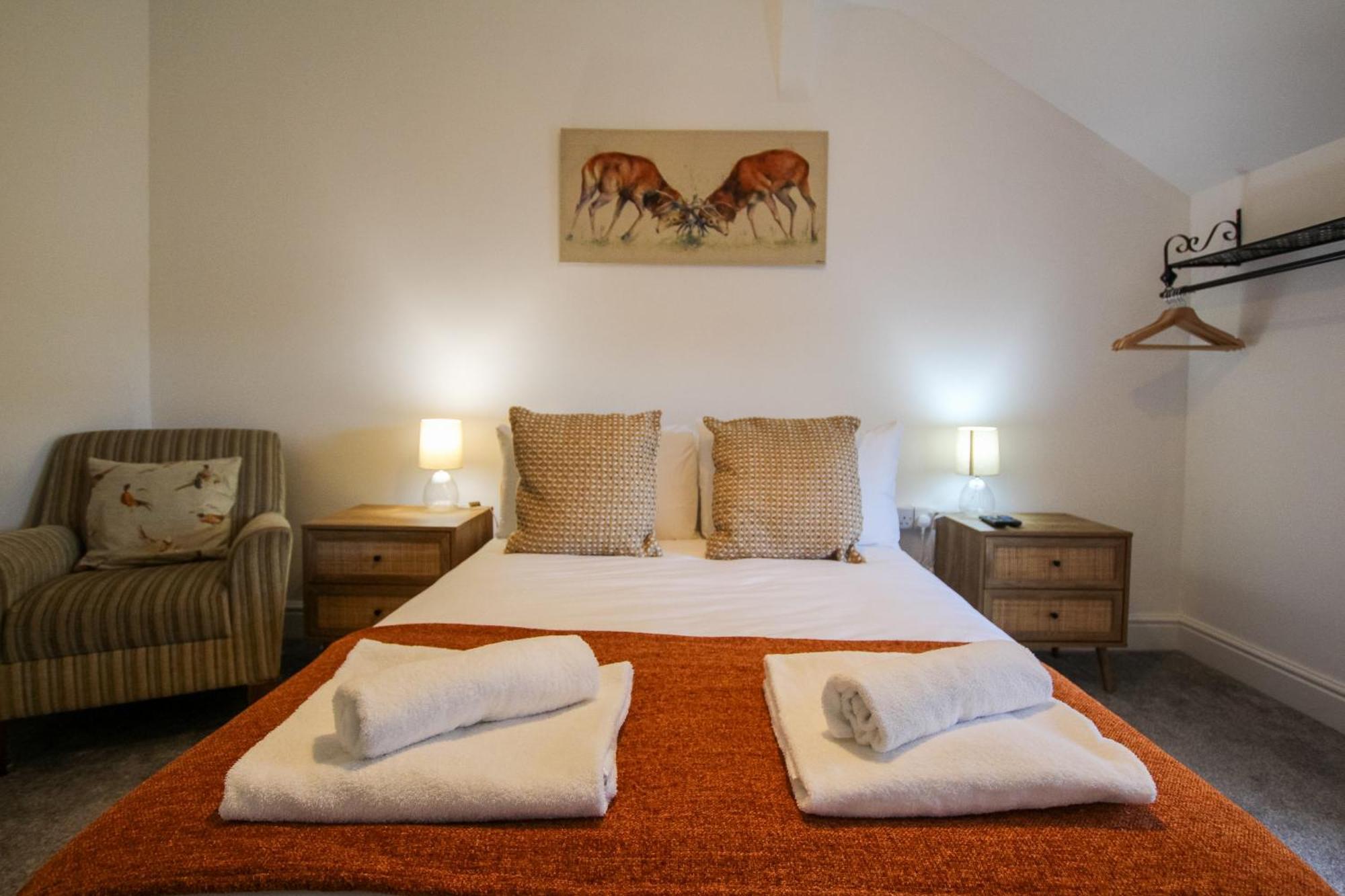 Fairways View - Spacious Apartment - Sleeps 6 - Lovely Views - By Rework Accommodation Хойлейк Екстериор снимка
